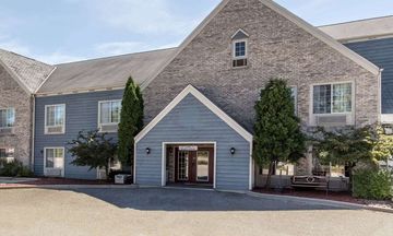 Baymont Inn & Suites Mequon/Milwaukee