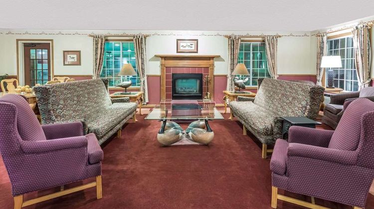 Baymont Inn & Suites Mequon/Milwaukee Lobby