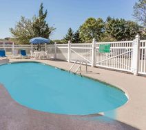 Baymont Inn & Suites Mequon/Milwaukee Lobby