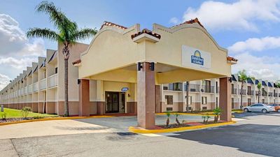 Days Inn & Suites Tampa Near Ybor City