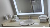 Days Inn & Suites Tampa Near Ybor City Room