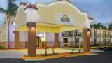 Days Inn & Suites Tampa Near Ybor City Exterior