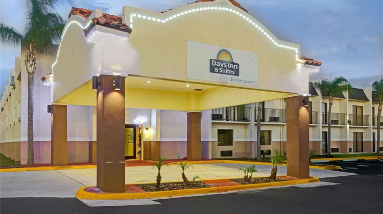 Days Inn & Suites Tampa Near Ybor City Exterior