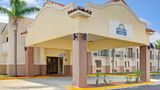 Days Inn & Suites Tampa Near Ybor City Exterior
