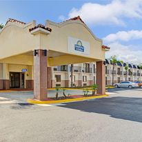 Days Inn & Suites Tampa Near Ybor City