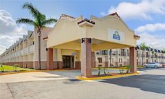 Days Inn & Suites Tampa Near Ybor City