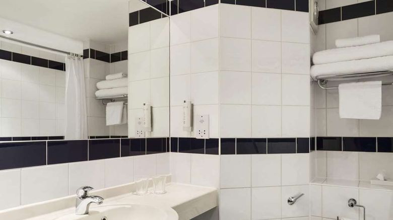 <b>Ramada Oxford M40 Room</b>. Images powered by <a href="https://iceportal.shijigroup.com/" title="IcePortal" target="_blank">IcePortal</a>.