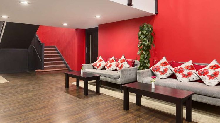 Ramada Oxford M40 Lobby