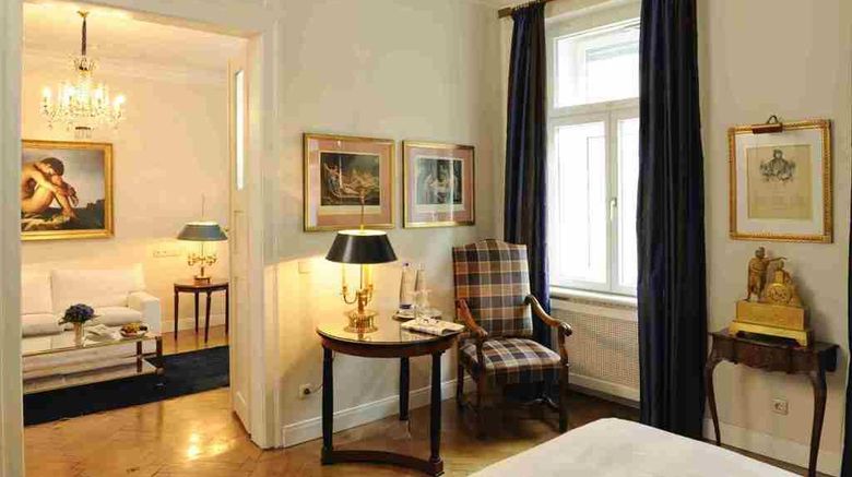 <b>Splendid Hotel Suite</b>. Images powered by <a href="https://iceportal.shijigroup.com/" title="IcePortal" target="_blank">IcePortal</a>.