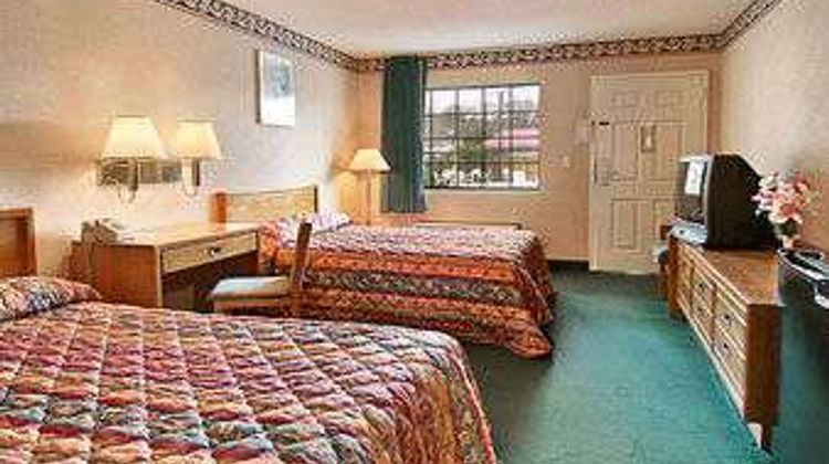 Knights Inn Cleveland Room
