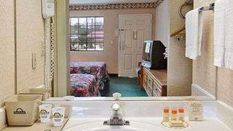Knights Inn Cleveland Room