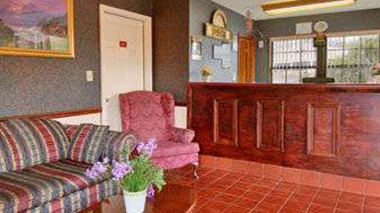 Knights Inn Cleveland Lobby