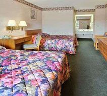 Knights Inn Cleveland Room
