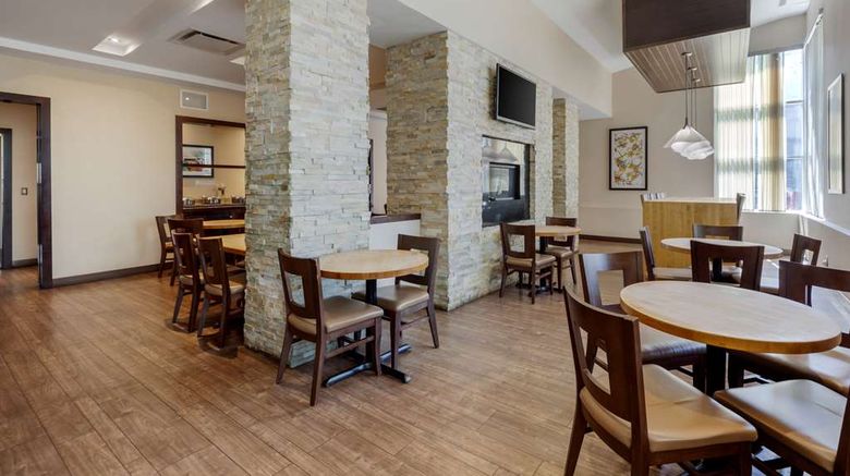 <b>Best Western Plus Edmonton Airport Restaurant</b>. Images powered by <a href="https://iceportal.shijigroup.com/" title="IcePortal" target="_blank">IcePortal</a>.