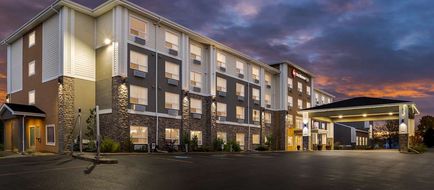 Best Western Plus Lacombe Inn & Suites Exterior