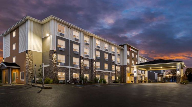 Best Western Plus Lacombe Inn & Suites Exterior