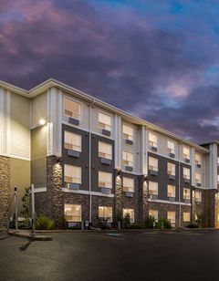 Best Western Plus Lacombe Inn & Suites