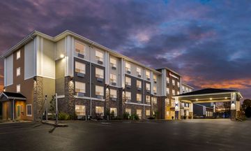 Best Western Plus Lacombe Inn & Suites