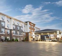 Best Western Plus Lacombe Inn & Suites Exterior