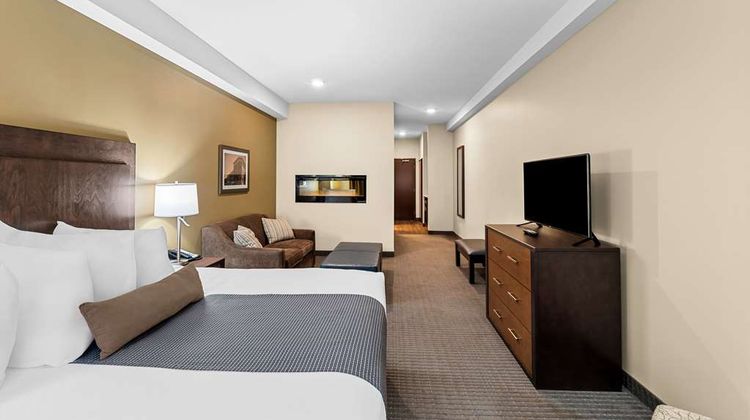 Best Western Plus Lacombe Inn & Suites Room