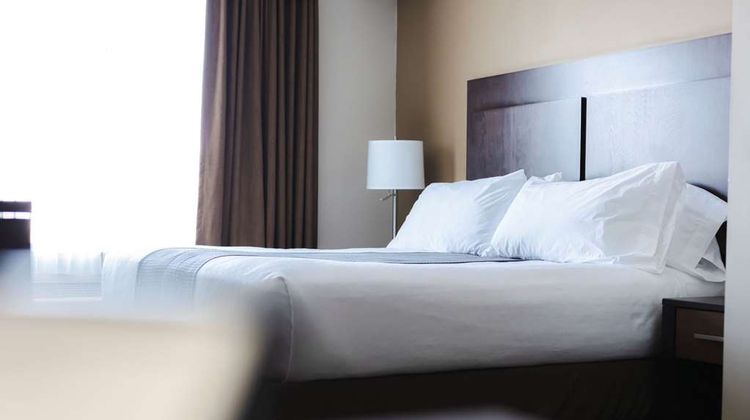 Best Western Plus Lacombe Inn & Suites Room