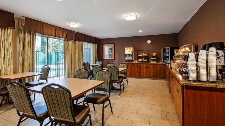 <b>Best Western Brentwood Inn Restaurant</b>. Images powered by <a href="https://iceportal.shijigroup.com/" title="IcePortal" target="_blank">IcePortal</a>.