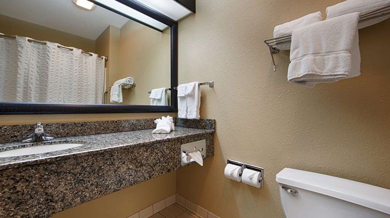 <b>Best Western Macomb Inn Room</b>. Images powered by <a href="https://iceportal.shijigroup.com/" title="IcePortal" target="_blank">IcePortal</a>.