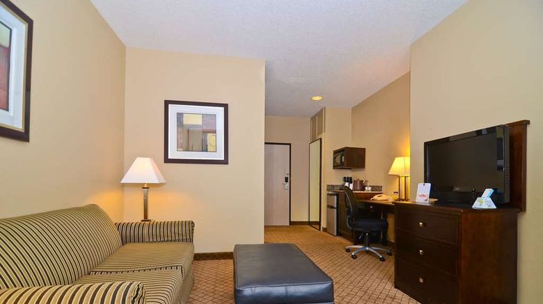 <b>Best Western Macomb Inn Room</b>. Images powered by <a href="https://iceportal.shijigroup.com/" title="IcePortal" target="_blank">IcePortal</a>.