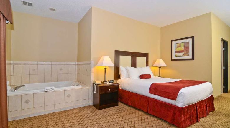 <b>Best Western Macomb Inn Room</b>. Images powered by <a href="https://iceportal.shijigroup.com/" title="IcePortal" target="_blank">IcePortal</a>.