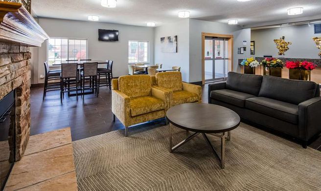 Best Western Macomb Inn Lobby