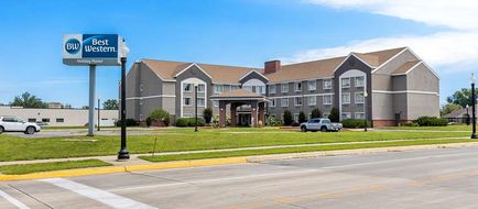 Best Western Holiday Manor Exterior