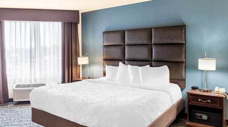 Best Western Holiday Manor Suite