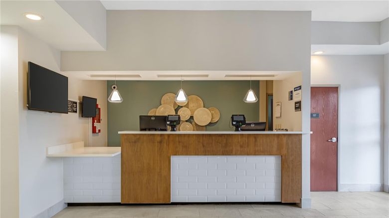 <b>Best Western Wesley Chapel Lobby</b>. Images powered by <a href="https://iceportal.shijigroup.com/" title="IcePortal" target="_blank">IcePortal</a>.