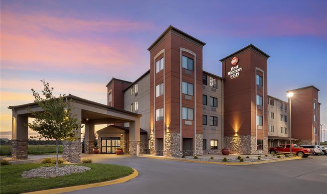 Best Western Plus Omaha Airport Inn Exterior