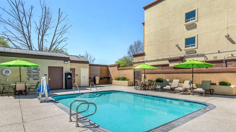 <b>Best Western Plus Taft Inn Pool</b>. Images powered by <a href="https://iceportal.shijigroup.com/" title="IcePortal" target="_blank">IcePortal</a>.