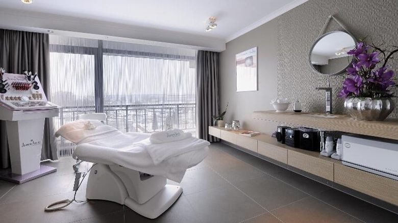 <b>Van der Valk Hotel Berlin Brandenburg Recreation</b>. Images powered by <a href="https://iceportal.shijigroup.com/" title="IcePortal" target="_blank">IcePortal</a>.