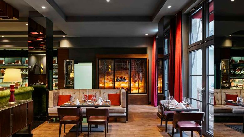 <b>Titanic Gendarmenmarkt Berlin Restaurant</b>. Images powered by <a href="https://iceportal.shijigroup.com/" title="IcePortal" target="_blank">IcePortal</a>.