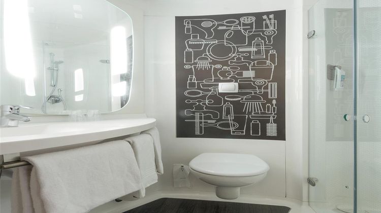 Ibis London Barking Room