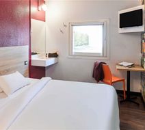 HotelF1 Lille Mons en Baroeul Room