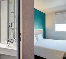 Hotelf1 La Rochelle Room