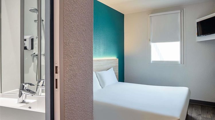 Hotelf1 La Rochelle Room