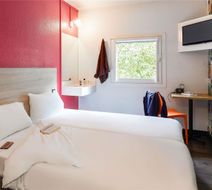 Hotelf1 La Rochelle Room