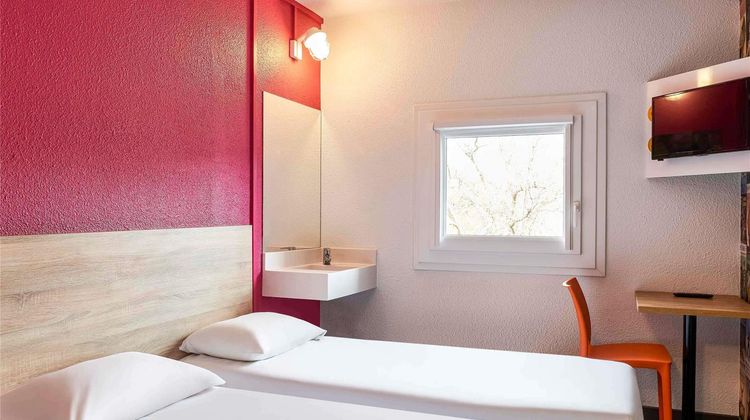 HotelF1 Annecy Room