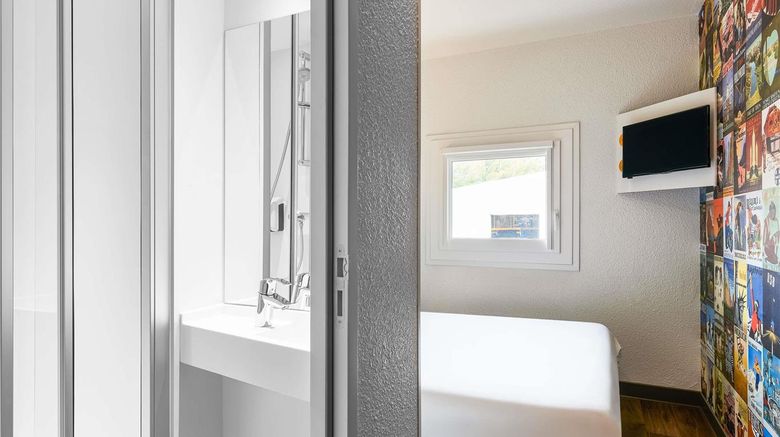 <b>HotelF1 Cholet Room</b>. Images powered by <a href="https://iceportal.shijigroup.com/" title="IcePortal" target="_blank">IcePortal</a>.