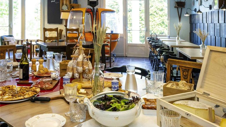 <b>Greet Annecy Cran Gevrier Restaurant</b>. Images powered by <a href="https://iceportal.shijigroup.com/" title="IcePortal" target="_blank">IcePortal</a>.