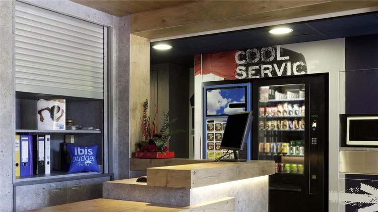 Ibis Budget Aix Le Canet Exterior