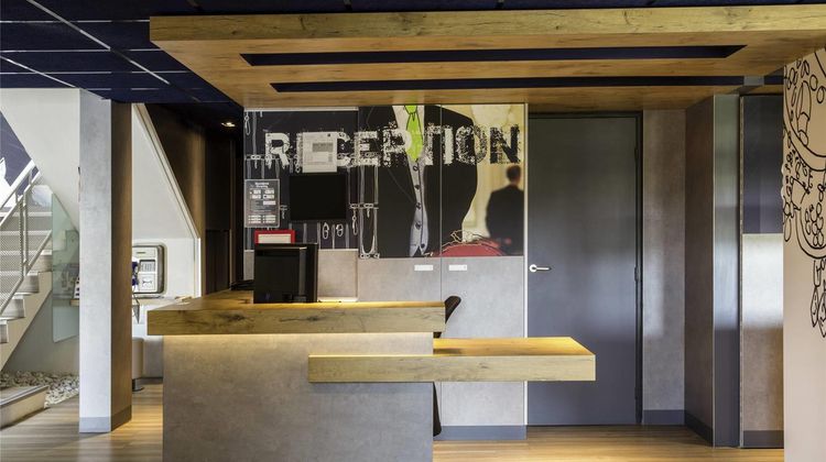 Ibis Budget Versailles Chateau Saint Cyr Exterior