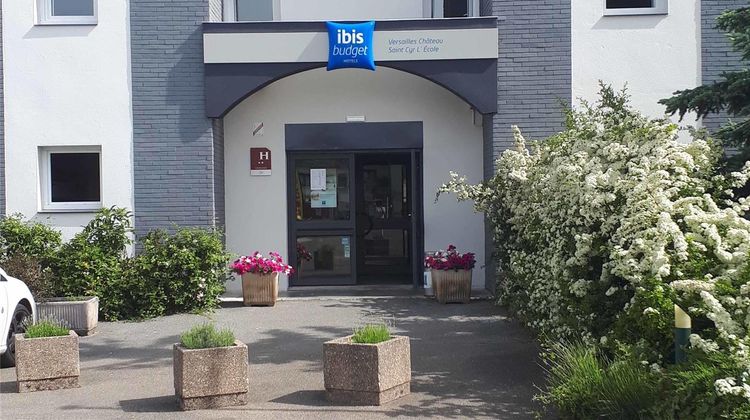 Ibis Budget Versailles Chateau Saint Cyr Exterior