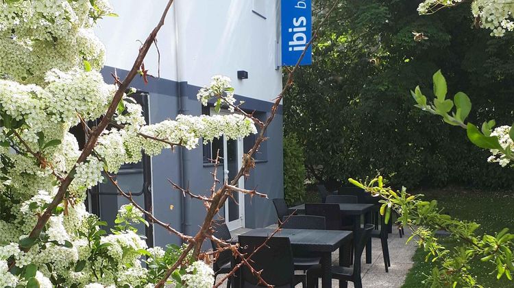 Ibis Budget Versailles Chateau Saint Cyr Exterior
