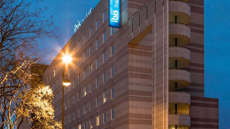Ibis Budget Paris Porte De Montmartre Exterior. Images powered by <a href="https://iceportal.shijigroup.com" target="_blank" rel="noopener">Ice Portal</a>.